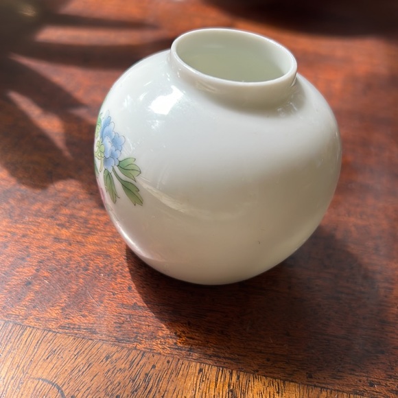 Tiny Vase for Spring - Picture 7 of 8